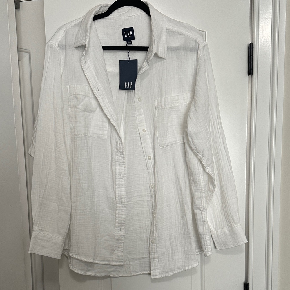 GAP NWT Casual White Button Down Shirt